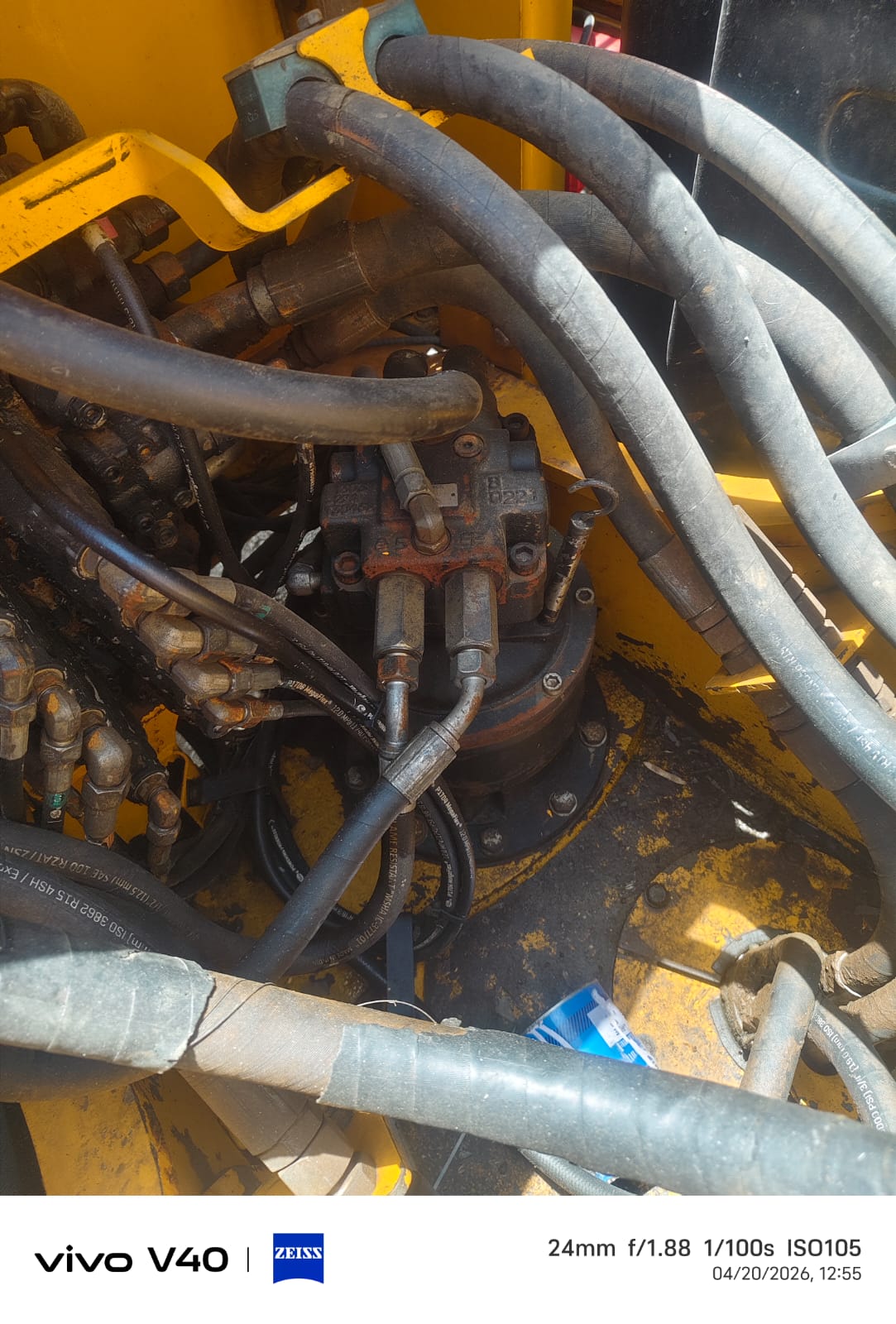 JCB JS140 Excavator (2019) photo 3
